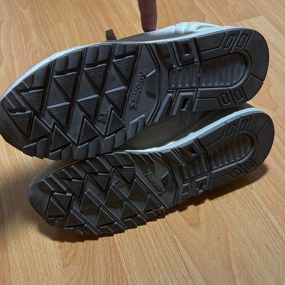 Saucony Tan and Gray Athletic Shoes sz 10. See description. - Picture 5 of 7